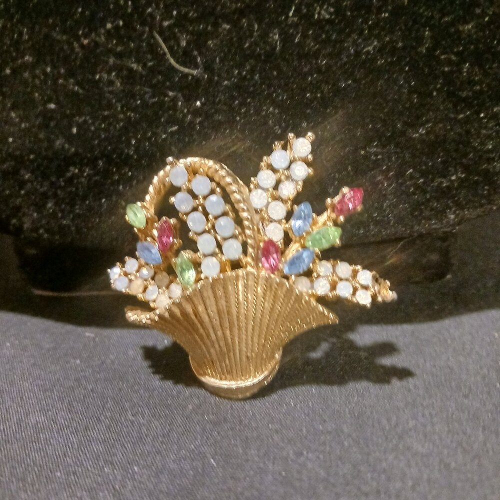 Vintage Art Flower basket brooch